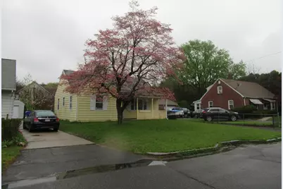 33 Connolly St, Springfield, MA 01151 - Photo 3
