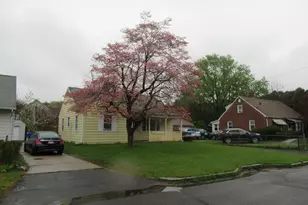 33 Connolly St, Springfield, MA 01151 - Photo 3