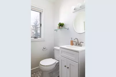 158 E Side Pkwy, Newton, MA 02458 - Photo 9