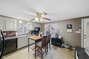 8 Flint St, Chelmsford, MA 01824 - Photo 7