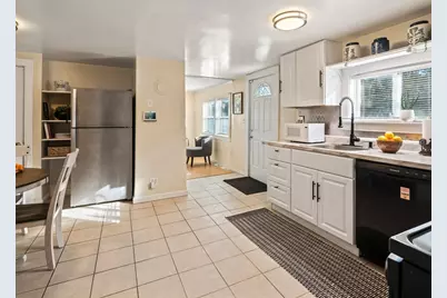 372 Litchfield St, Leominster, MA 01453 - Photo 9