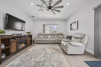 86 Lynn Fells Pkwy, Saugus, MA 01906 - Photo 15