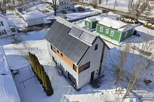 2 Juniper St, Northampton, MA 01062 - Photo 1