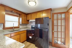 141 Tracy Cir, Amherst, MA 01002 - Photo 3