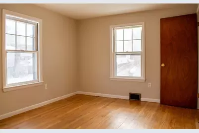 12 Wilmot St, Fitchburg, MA 01420 - Photo 5