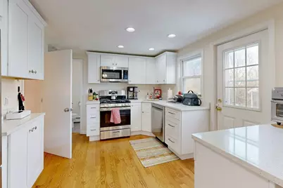 35 Henry St, Medford, MA 02155 - Photo 5