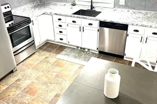 60 Chapin St, Holyoke, MA 01040 - Photo 1