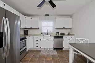 60 Chapin St, Holyoke, MA 01040 - Photo 3