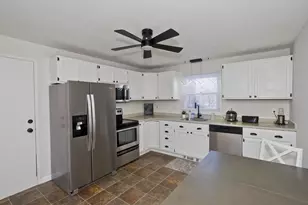 60 Chapin St, Holyoke, MA 01040 - Photo 1