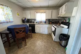 27 Woodland Ct, Lawrence, MA 01841 - Photo 9