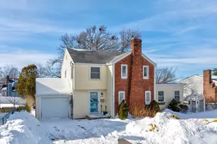 865 E Squantum St, Quincy, MA 02171 - Photo 1