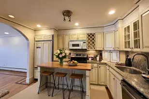 1002 Beacon St, Brookline, MA 02446 - Photo 9