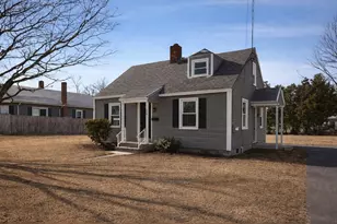 118 Pilgrim Rd, Springfield, MA 01118 - Photo 1