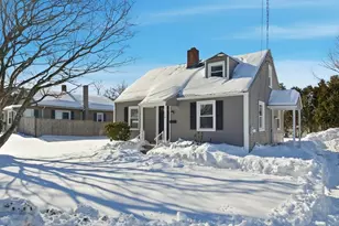 118 Pilgrim Rd, Springfield, MA 01118 - Photo 1