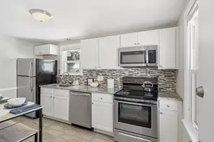 118 Pilgrim Rd, Springfield, MA 01118 - Photo 3