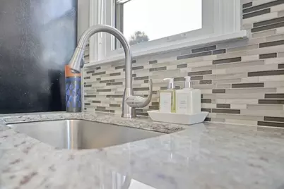 118 Pilgrim Road, Springfield, MA 01118 - Photo 7