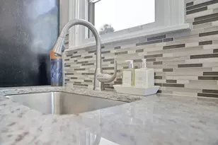 118 Pilgrim Rd, Springfield, MA 01118 - Photo 7