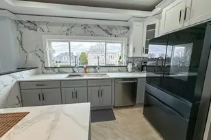 31 Train St, Boston, MA 02122 - Photo 5