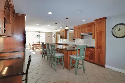 17 Fairway Ln, Medway, MA 02053 - Photo 5