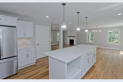 102 Swan, Ludlow, MA 01056 - Photo 9