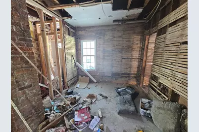 27 Hall St, North Adams, MA 01247 - Photo 15