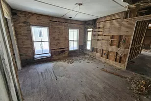 27 Hall St, North Adams, MA 01247 - Photo 9