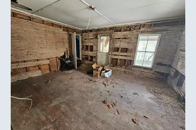 27 Hall St, North Adams, MA 01247 - Photo 3