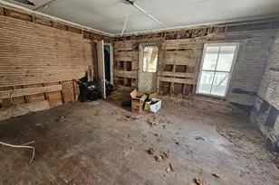 27 Hall St, North Adams, MA 01247 - Photo 3