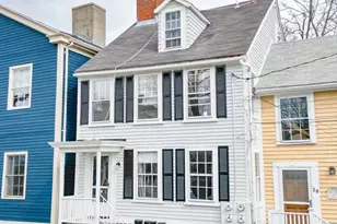 31 Mugford St, Marblehead, MA 01945 - Photo 1