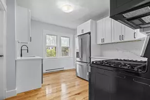 39 Hancock St, Somerville, MA 02144 - Photo 3