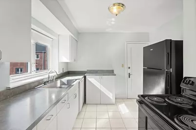 130 Boylston St #3, Newton, MA 02467 - Photo 3