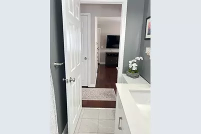 112 W Canton Cir, Springfield, MA 01104 - Photo 17