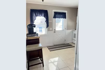 112 W Canton Cir, Springfield, MA 01104 - Photo 31