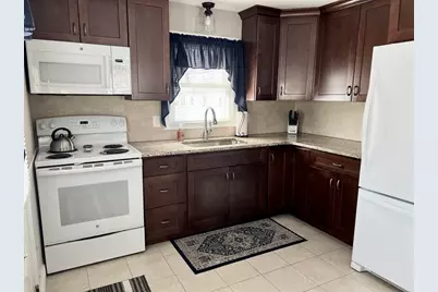 112 W Canton Cir, Springfield, MA 01104 - Photo 7