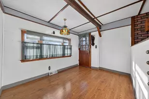 28 Cottage St, Taunton, MA 02780 - Photo 11