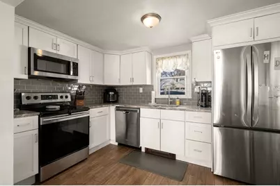 21 Forest St, Peabody, MA 01960 - Photo 3