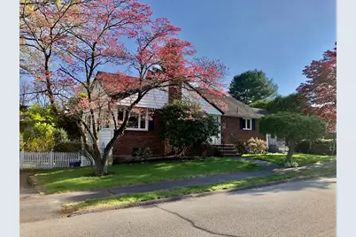 67 Woodcrest Dr, Wakefield, MA 01880 - Photo 1