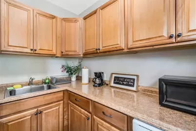 427 Hamilton Street #2, Worcester, MA 01604 - Photo 15