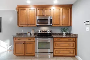 10 Pomeworth St, Stoneham, MA 02180 - Photo 7