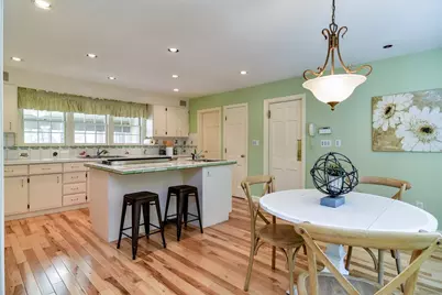 9 Buttercup Ln, Dover, MA 02030 - Photo 3