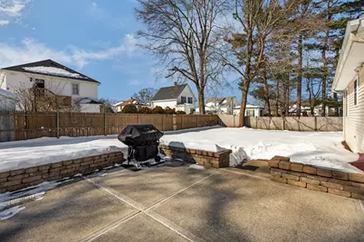 17 Crawford Ave, Attleboro, MA 02703 - Photo 7