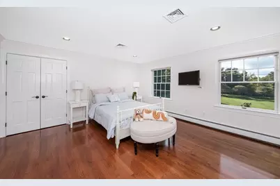 568 Wellesley St, Weston, MA 02493 - Photo 33