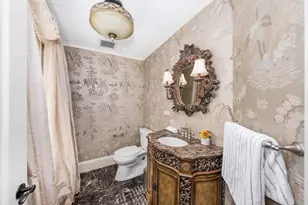 568 Wellesley St, Weston, MA 02493 - Photo 31