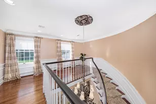 568 Wellesley St, Weston, MA 02493 - Photo 33