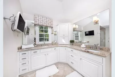 568 Wellesley St, Weston, MA 02493 - Photo 23