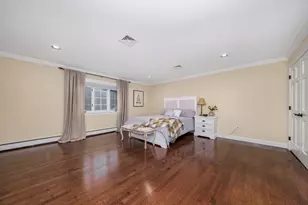 568 Wellesley St, Weston, MA 02493 - Photo 37
