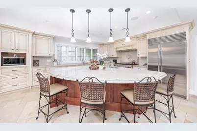 568 Wellesley St, Weston, MA 02493 - Photo 11