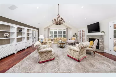 568 Wellesley St, Weston, MA 02493 - Photo 15