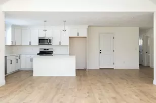 4 Hayley Cir, Rochester, MA 02770 - Photo 1