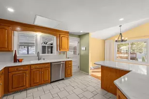 19 Rolling Ln, Framingham, MA 01701 - Photo 9